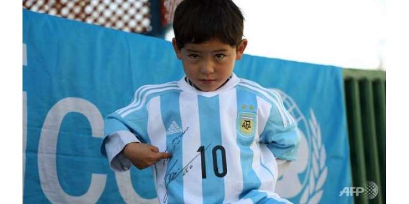 ارجنٹائنی سٹار فٹبالر لیونل میسی نے5 سالہ افغان مداح کو آٹو گراف وال ..