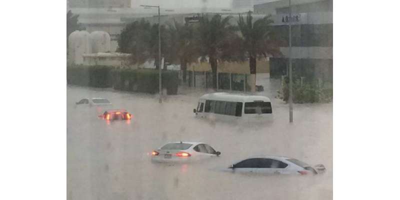 متحدہ عرب امارات میں‌ بارش اور طوفان کے باعث حالات بے قابو۔سکولوں ..