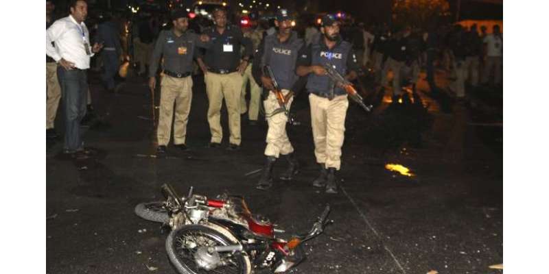 کراچی، مومن آباد تھانے پر کریکر حملہ