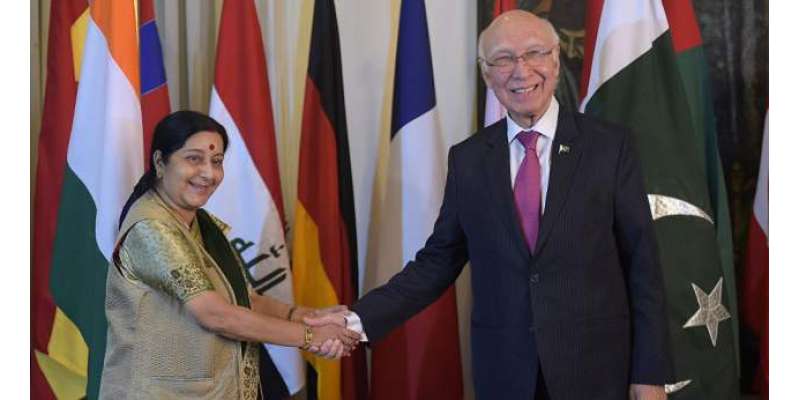 کھٹمنڈو میں سرتاج عزیز اور بھارتی وزیر خارجہ کے درمیان غیر رسمی ملاقات