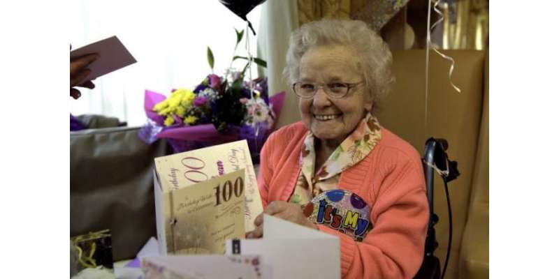 100سالہ بوڑھی عورت نے زندگی میں کبھی میک اپ نہیں کیا
