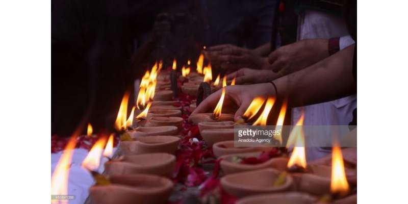 کراچی کے نیشنل اسٹیڈیم میں 23 ہزار چراغ جلا کر بھارت کا عالمی ریکارڈ ..