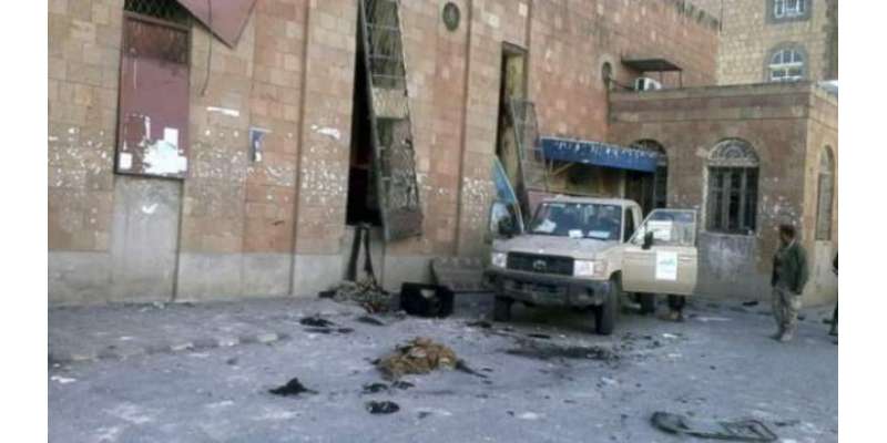 یمن کے شہر عدن میں تین چیک پوسٹوں پر ہونے والے خودکش بم دھماکوں میں ..