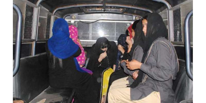 پنجاب پولیس نے کریمنل ریکارڈ میں 42خواتین کو شامل کر کے انکے گرد شکنجہ ..