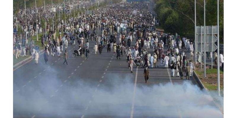 اسلام آباد ڈی چوک پر دھرنا، ضلعی انتظامیہ نے مظاہرین کو شاہراہ دستور ..