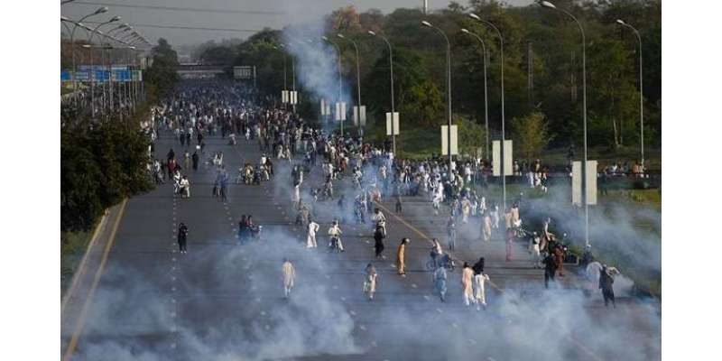 اسلام آباد ڈی چوک دھرنا ، مظاہرین کو ہٹانے کے لیے آج رات آپریشن کا فیصلہ۔ ..