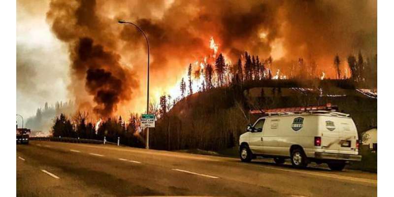 کینیڈا کے صوبے البیٹرا میں آسمان کو چھوتی ہوئی آگ پر قابو نہ پایا جاسکا‘ ..