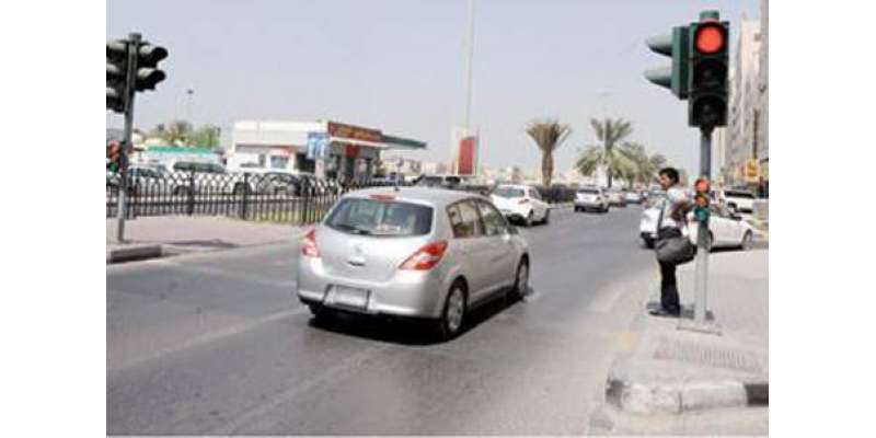 دبئی:ٹریفک سگنل کی سبز بتی جلنے پر بھی ڈرائیوروں کو احتیاط کرنے کی ہدایت