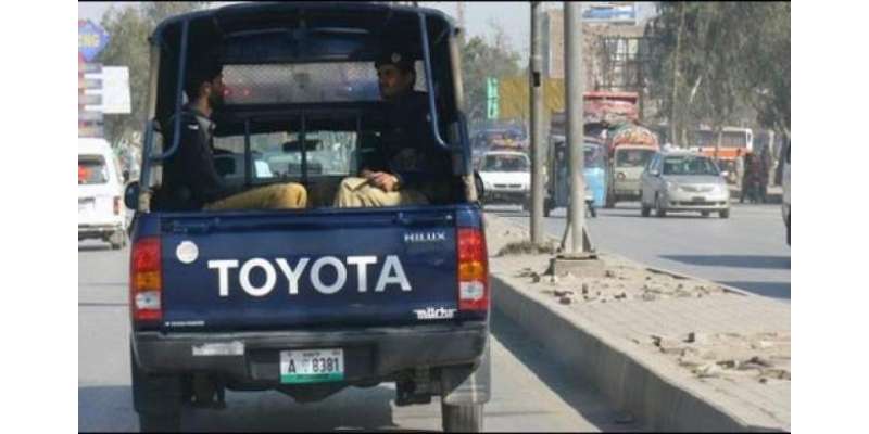 فیصل آباد: پنجاب پولیس کار نامہ،سرعام سڑک پر بوس و کنار کرنے کے الزام ..
