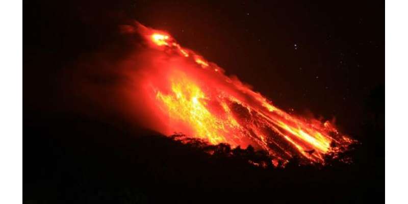 انڈونیشیا میں آتش فشاں پھٹنے سے 7افراد ہلاک ،2زخمی ،علاقے کو خالی کرالیا ..