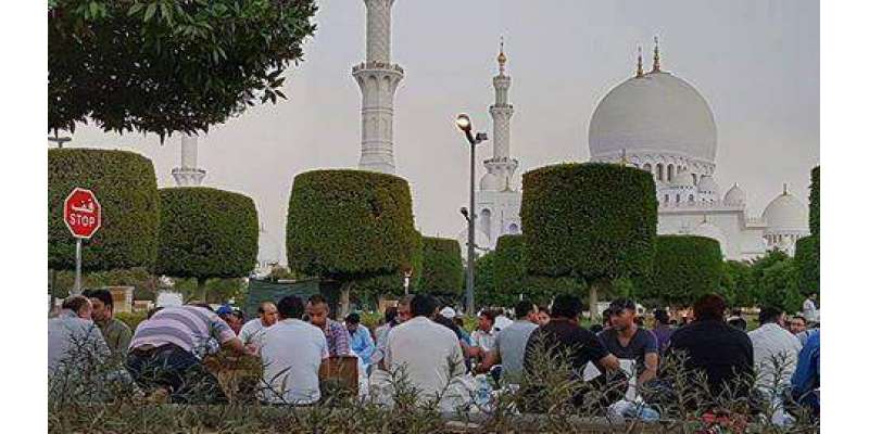 ابو ظہبی: شیخ زید مسجد میں روزانہ 15000افراد کو افطاری کروائی جاتی ہے