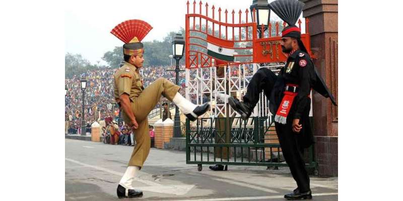 گنڈا سنگھ بارڈر قصور پر پرچم کشائی کی تقریب کے دوران بھارتی فوجی گر ..