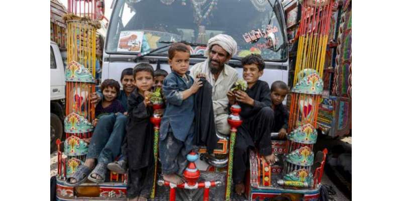 پشاور پولیس نے غیر قانونی طور پر مقیم افغان باشندوں کے خلاف گھیرا مزید ..