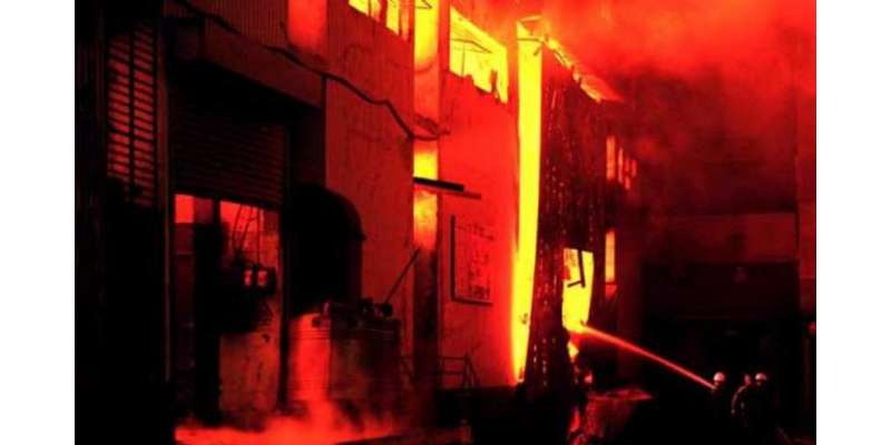 کراچی سائٹ ایریا کی گارمنٹس فیکٹری لگی آگ پر کئی گھنٹے گذرنے کے باجود ..