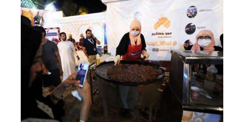جدہ رمضان میلے میں خواتین کے کھانوں کے روائیتی سٹال کی مقبولیت