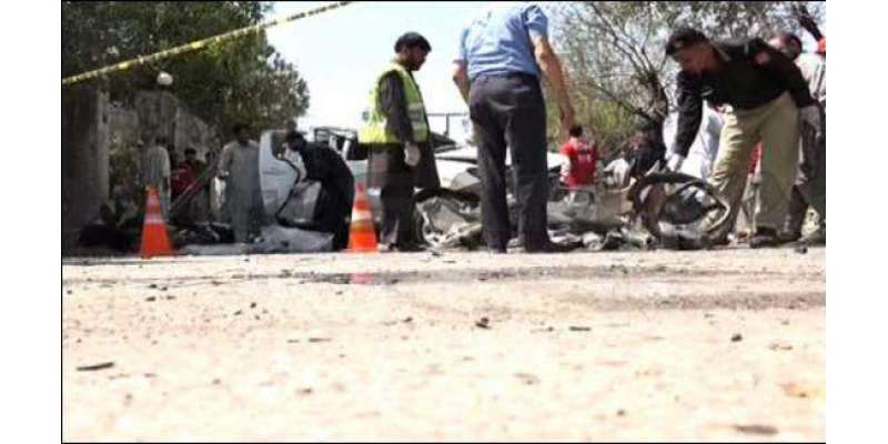 مردان میں بم دھماکہ2پولیس اہلکاروں سمیت 11افراد زخمی ہوگئے