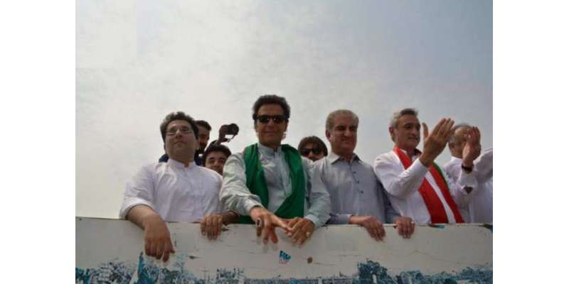 وزیر اعظم کے احتساب تک عوام کے ساتھ اور سڑکوں پر ہی رہوں گا  عمران خان