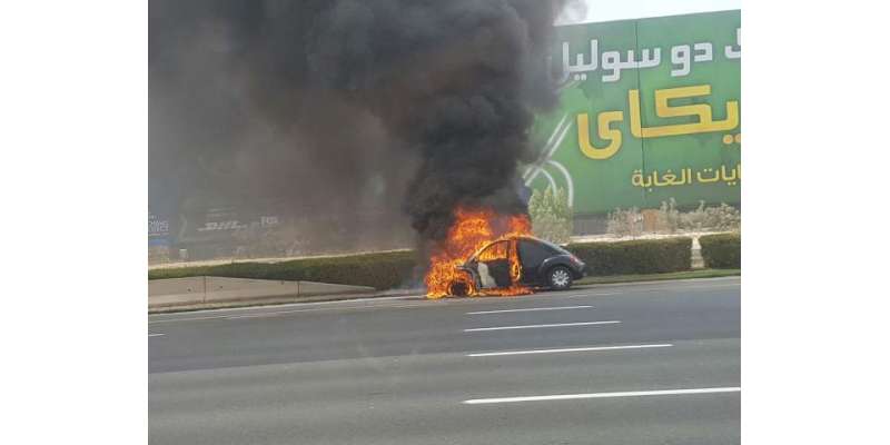 دبئی: شیخ زید روڈ پر کار میں آتشزدگی
