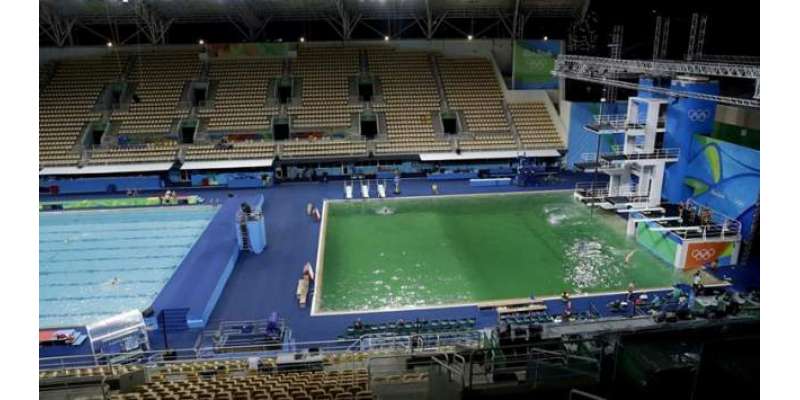 ریو اولمپکس میں سوئمنگ پول کا پانی حیران کن طور پر نیلے سے ہرا ہوگیا