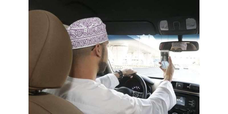 عمان: دوران ِ ڈرائیونگ موبائل فون کے استعمال پر 300عمانی ریال جرمانہ ..