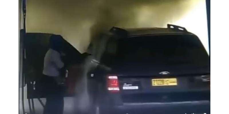 عمانی شہری نے بہادری کا مظاہرہ کرتے ہوئے آتشزدگی کا شکار گاڑی میں سے ..