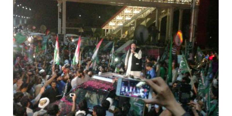 سربراہ عوامی مسلم لیگ شیخ رشید پنڈال میں گر گئے