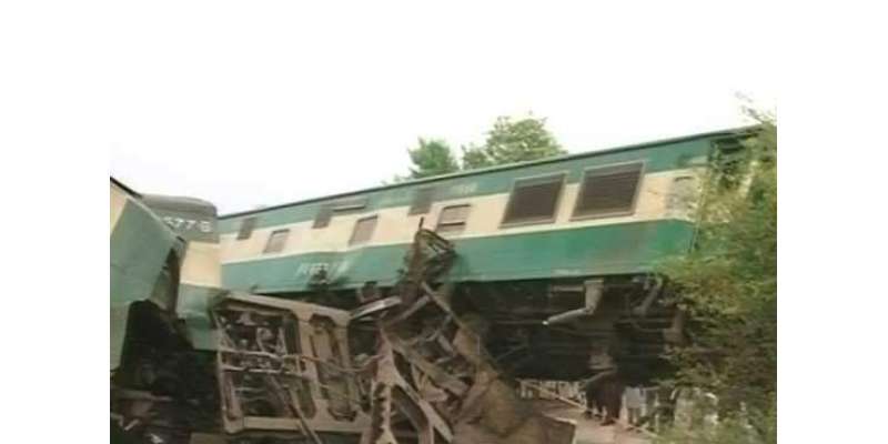 ملتان : ٹرین اور مال گاڑی میں‌تصادم ، 5 افراد جاں‌بحق ، 100 سے زائد زخمی
