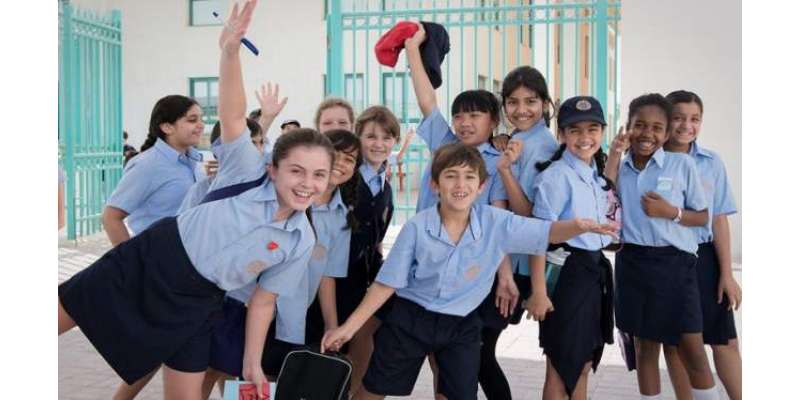 قطر:والدین اپنے بچوں کے سکول یونیفارم کہیں سے بھی خرید سکتے ہیں: وزارتِ ..