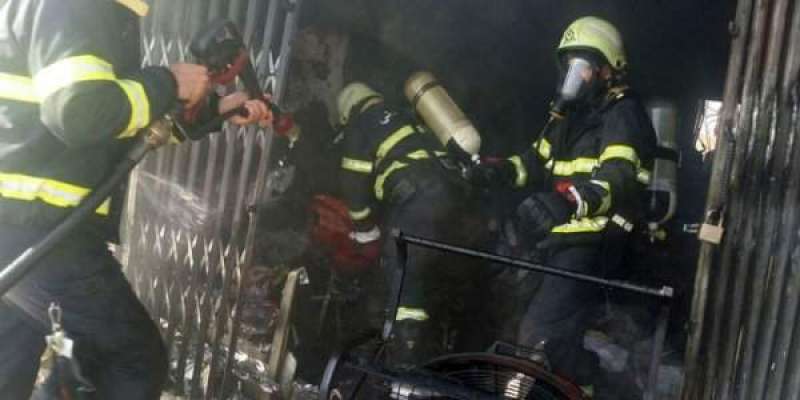 عمان: فائر فائیٹرز نے دکان میں لگنے والی آگ پر قابو پا لیا