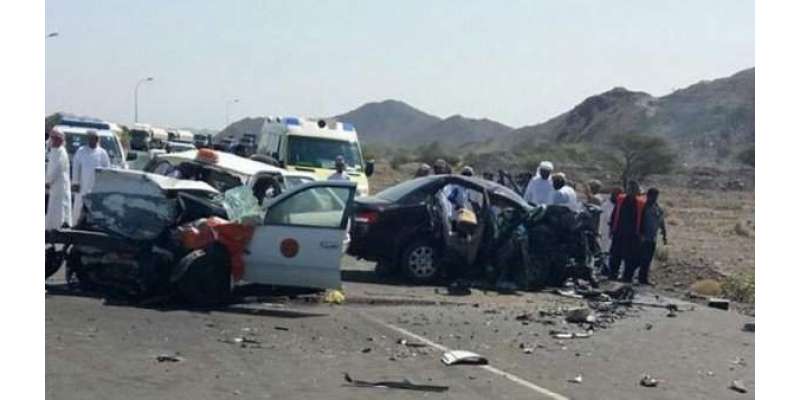 عمان:تین گاڑیاں ٹکرانے سے چھ افراد شدید زخمی
