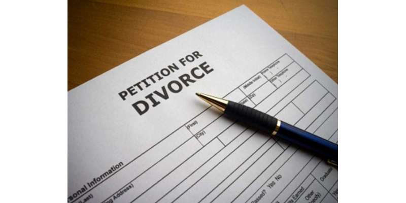 بھارتی عدالت نے تین طلاقوں کا عمل غیر آئینی قرار دے دیا ۔ بھارتی میڈیا