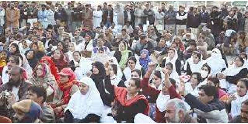 سروسز ہسپتال لاہور میں ینگ ڈاکٹروں کا احتجاج، ہڑتال تیسرے روز بھی جاری