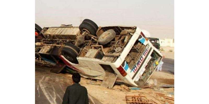 سکھر میں مسافر بس الٹنے سی5 افراد جاں بحق
