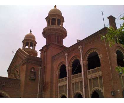 لاہور ؛ہائیکورٹ کے احاطہ میں نجی بینک میں شارٹ سرکٹ کے باعث آتشزدگی