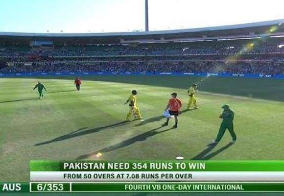چوتھا ون ڈے ، آسٹریلیا نے پاکستان کو جیت کے لیے 354رنز کا ہدف دیدیا