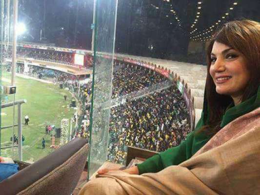 ریحام خان پاکستان سپر لیگ کا فائنل دیکھنے کے لیے قذافی سٹیڈیم پہنچ گئیں