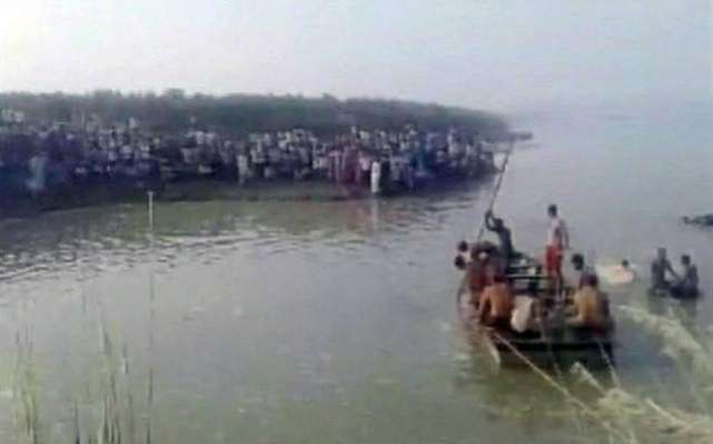 بھارتی ریاست اتر پردیش میں کشتی دریائے جمنا میں ڈوب گئی،