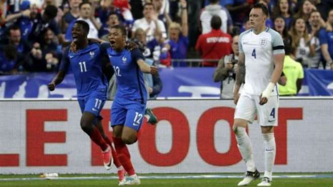 دوستانہ فٹبال میچ ، فرانس نے برطانیہ کو دو کے مقابلے میں تین گول سے شکست دیدی