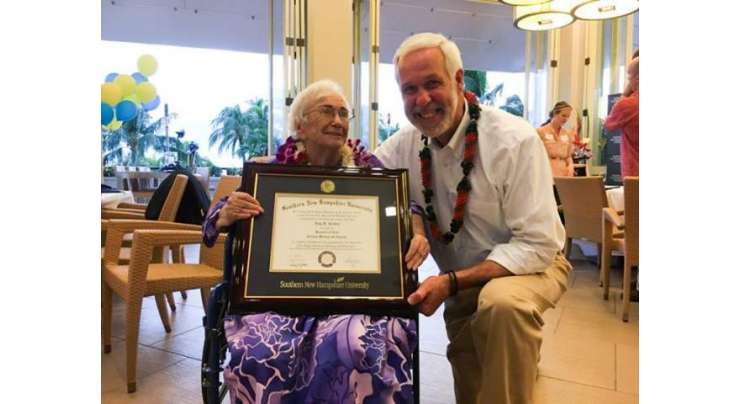 94 سالہ بوڑھی خاتون نے مکمل جی پی اے کے ساتھ کالج سے گریجویشن کر لیا