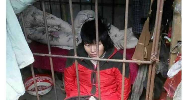 ایک بھائی نے اپنی ہی  بہن کو 10سالوں سے جنگل میں پنجرے میں قید کیا ہے