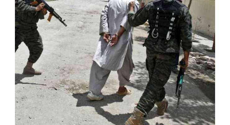 جیکب آباد: پولیس کی کاروائیاں، ایک افغانی سمیت پانچ روپوش ملزمان اسلحہ سمیت گرفتار