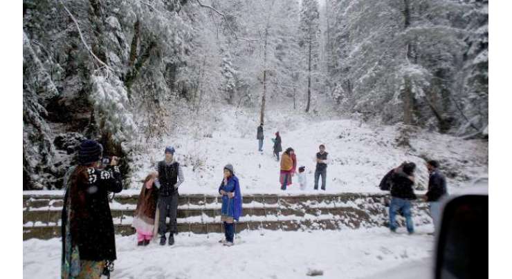 گلگت بلتستان کئی علاقوں میں ایک ماہ سے جاری برفباری کا سلسلہ تھم نہ سکا