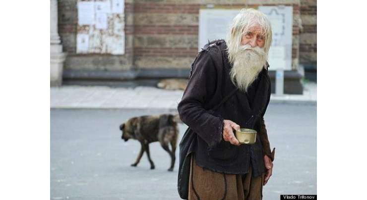 102 سالہ بوڑھا سارا دن بھیک مانگ کر جمع ہونے والے پیسے یتیم خانوں کو دے دیتا ہے