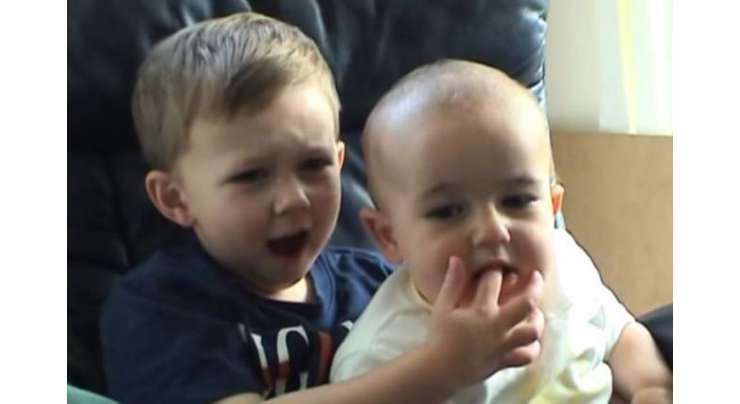 مشہور زمانہ ویڈیو میں نظر آنے والے بچے ، چارلی اور ہیری،  دس سال بعد کیسے لگتے ہیں؟