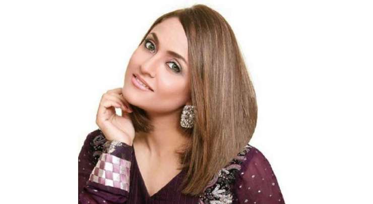 اداکارہ و میزبان نادیہ خان 17 سال بعد ٹی وی ڈراموں میں جوہر دکھائیں گی