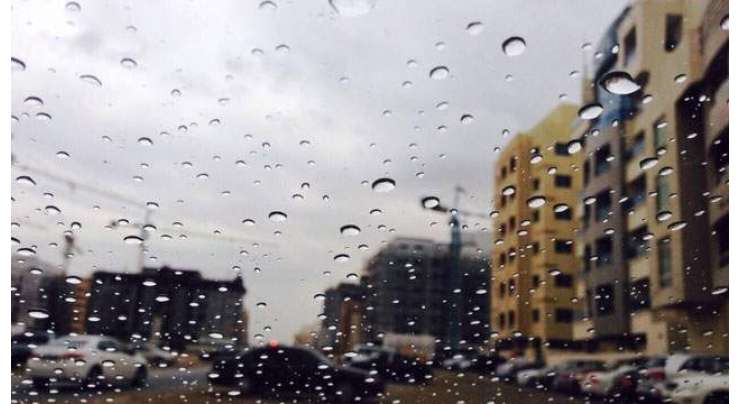 متحدہ عرب امارات کے مختلف علاقوں میں تیز بارش اور ژالہ باری، کئی گاڑیاں تباہ، حکام کی عوام کی محتاط رہنے کی اپیل