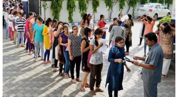 بھارت میں ہونے والے داخلے کے امتحانات میں عملے  کے لڑکیوں سے شرمناک مطالبے