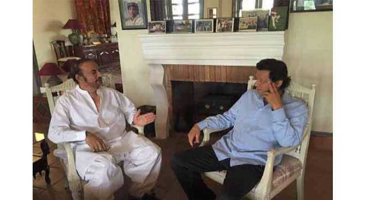 چیئرمین پی ٹی آئی عمران خان سے بابراعوان کی ملاقات،سیاسی صورتحال پرتبادلہ خیال