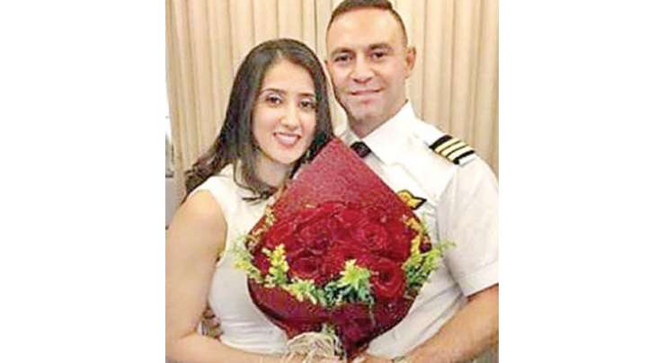 عمان ، دوران پرواز کپتان کی اپنی محبوبہ کو شادی کی پیش کش ، مسافروں کی مبارک باد
