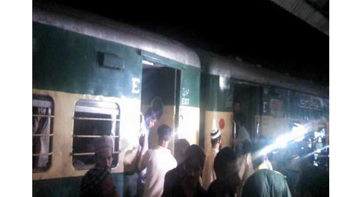 بھکر:راولپنڈی سےملتان جانےوالی مہرایکسپریس کوحادثہ، مہر ایکسپریس کا انجن ریلوے لائن پر کھڑی ٹرالی سے ٹکرا گیا، متعدد افراد زخمی